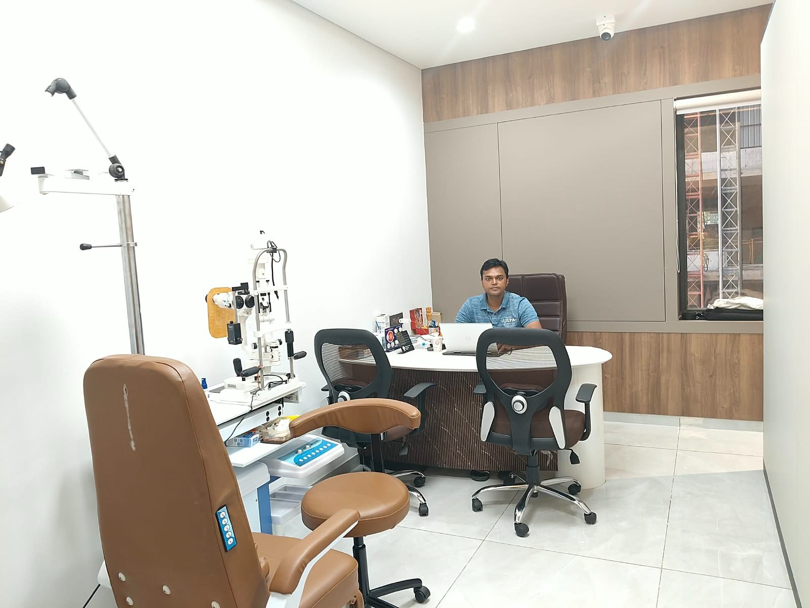 V Care Eye Clinic treatment facilities